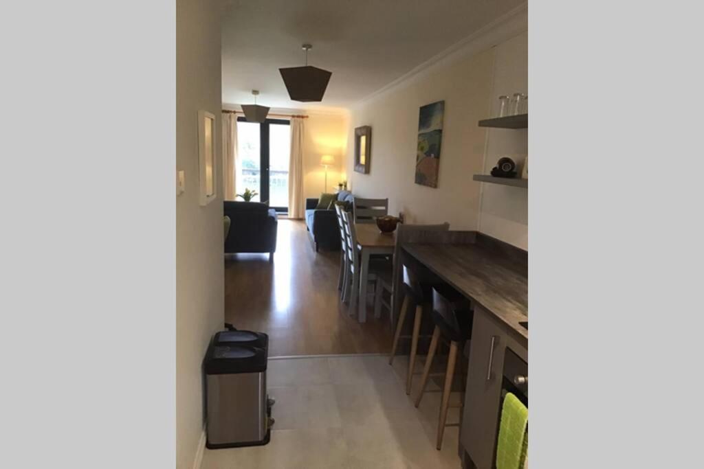 Waterfront Apartment Completely Refurbished เวสต์พอร์ต ภายนอก รูปภาพ