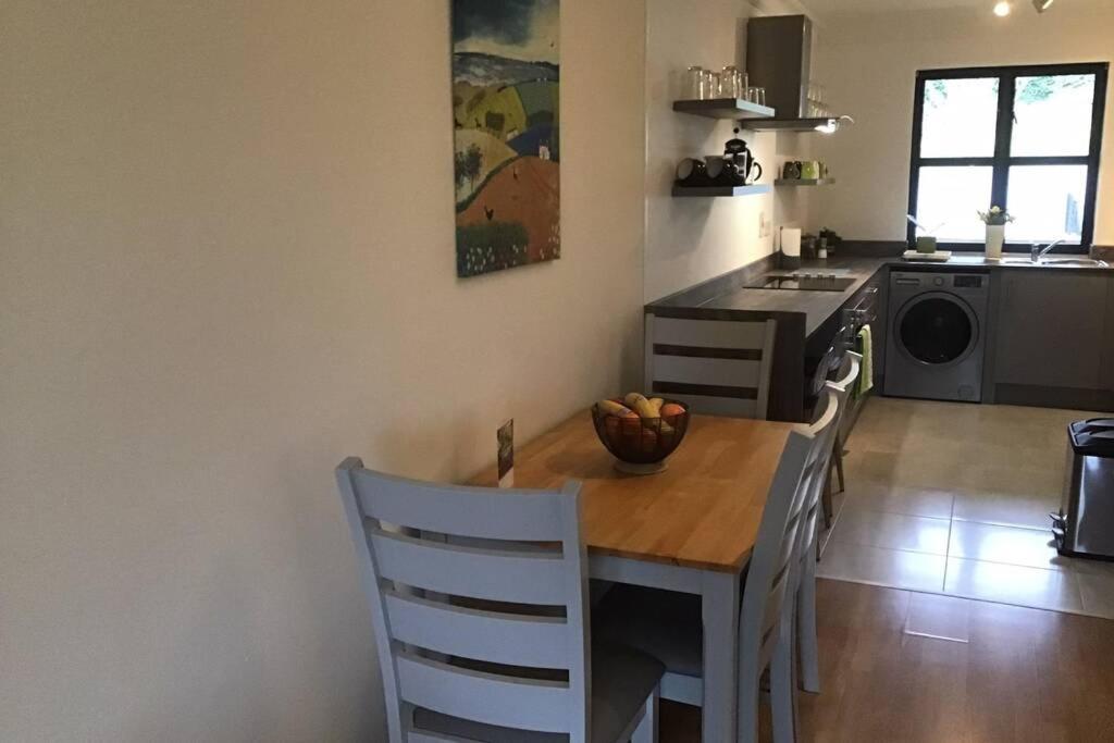 Waterfront Apartment Completely Refurbished เวสต์พอร์ต ภายนอก รูปภาพ