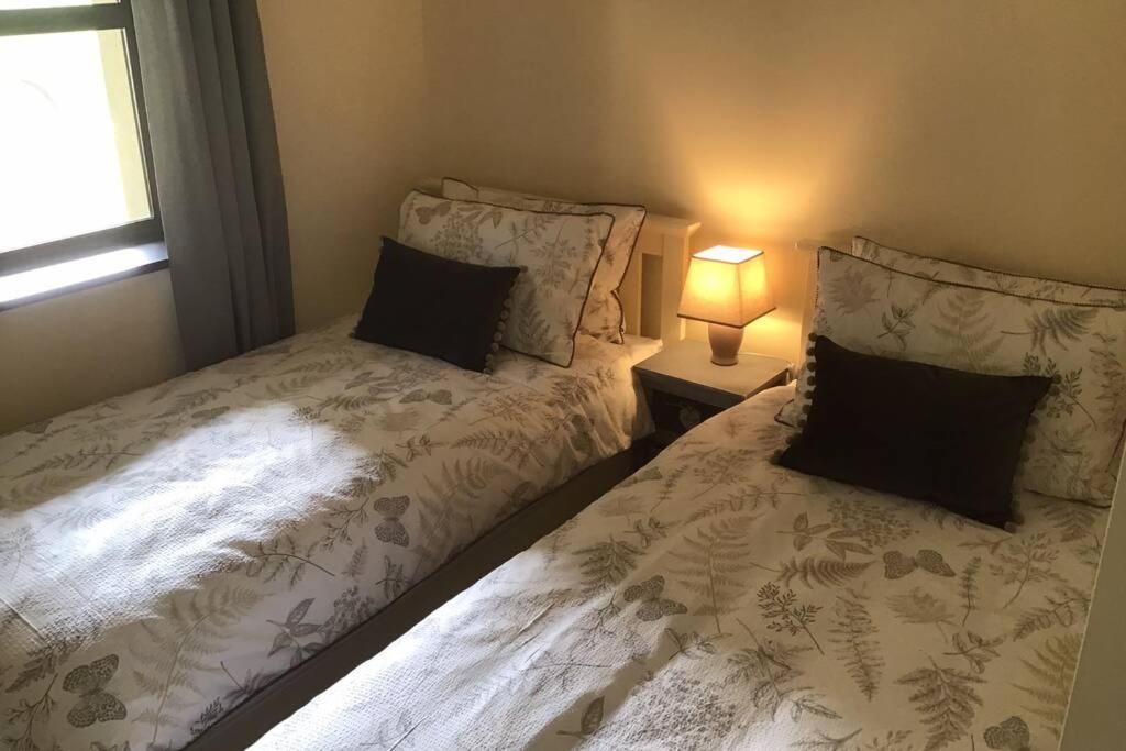 Waterfront Apartment Completely Refurbished เวสต์พอร์ต ภายนอก รูปภาพ