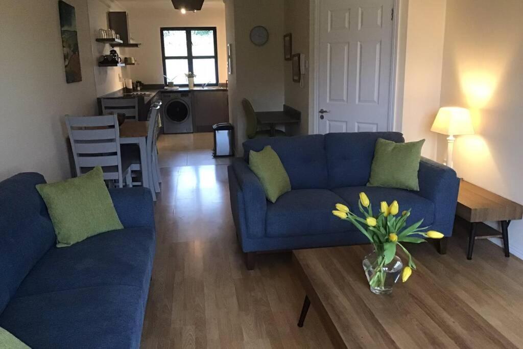 Waterfront Apartment Completely Refurbished เวสต์พอร์ต ภายนอก รูปภาพ